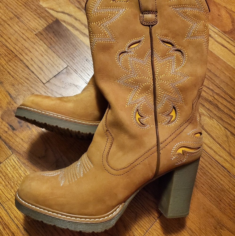 Womens Tan Roper Boots